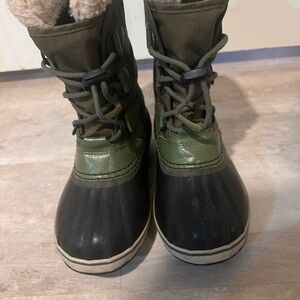 Sorel Kids Yoot Pac Green and Black Winter Boots